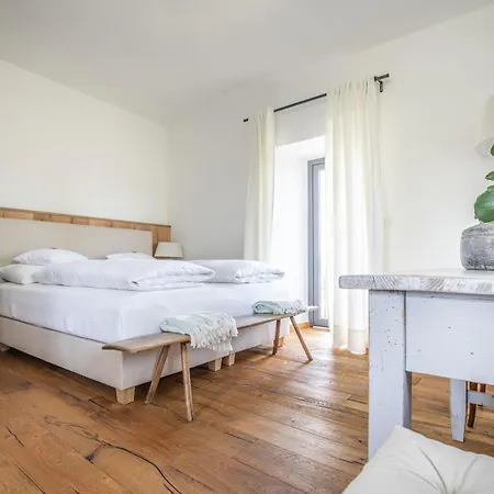 Winzarei Ciringa Stampfer לינה וארוחת בוקר Svecina